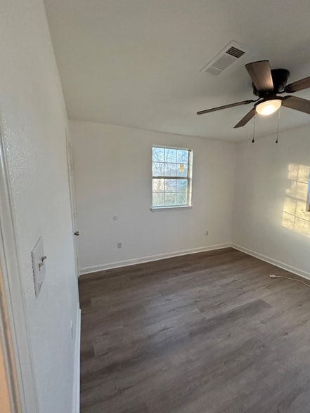 Building Photo - 2328 Desire St