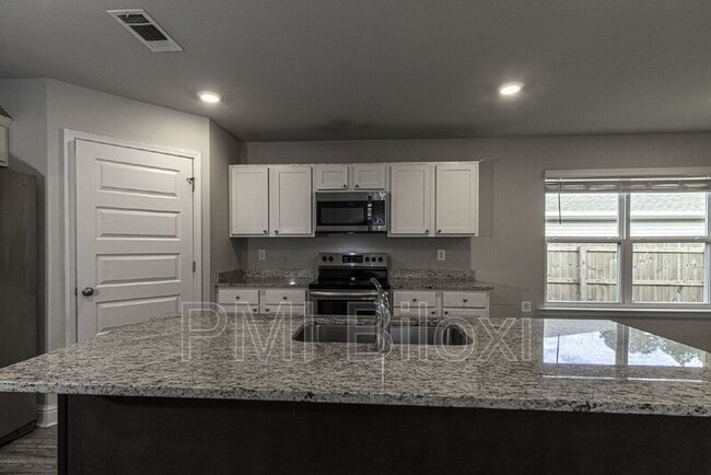 Building Photo - 6467 Eastland Cir