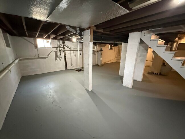 Building Photo - 2111 Old Paris Rd