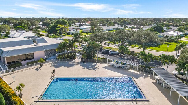 Building Photo - 18081 SE Country Club Dr