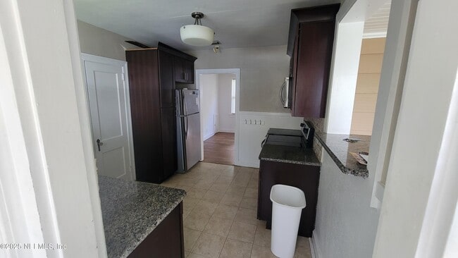 Building Photo - 2141 Belote Pl