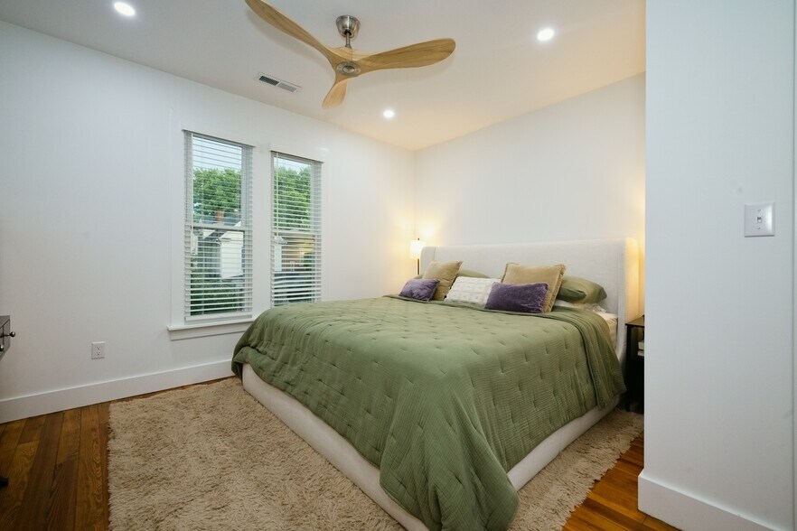 Master bedroom - 1021 Pennsylvania Ave