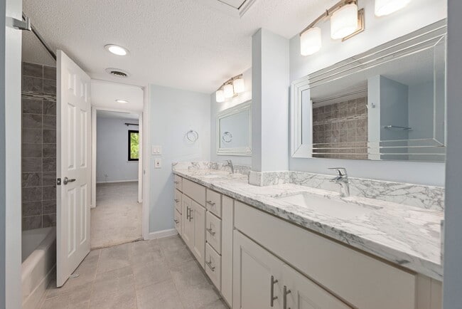 Building Photo - 6453 Bayou Glen Rd