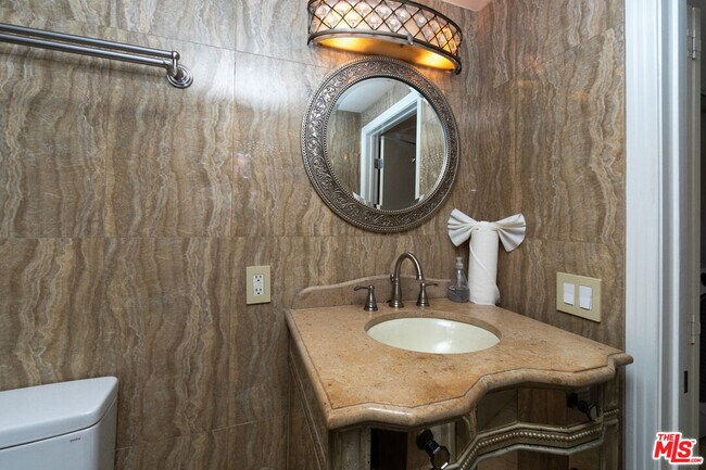 Building Photo - 171 N Church Ln