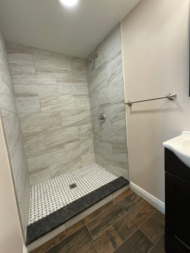 Building Photo - Central Tucson, close to University of Ari...