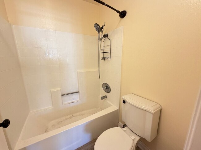 Building Photo - BEAUTIFULLY REFRESHED UPPER-LEVEL CONDO WITH GARAGE & RESORT-STYLE AMENITIES