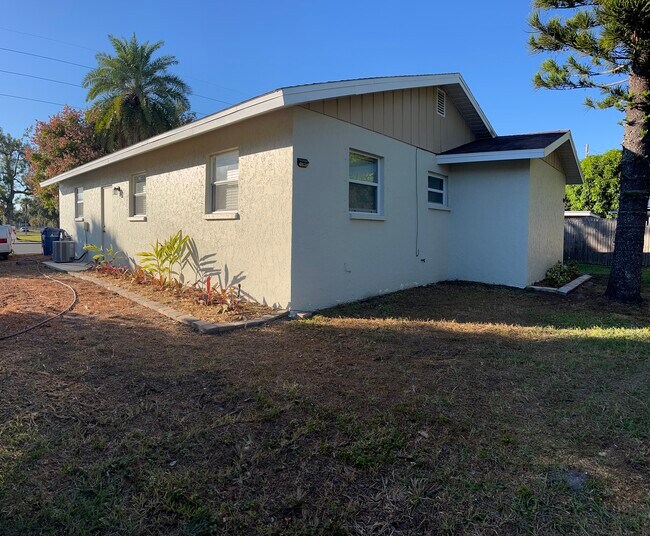 Building Photo - 4427 S Beneva Rd