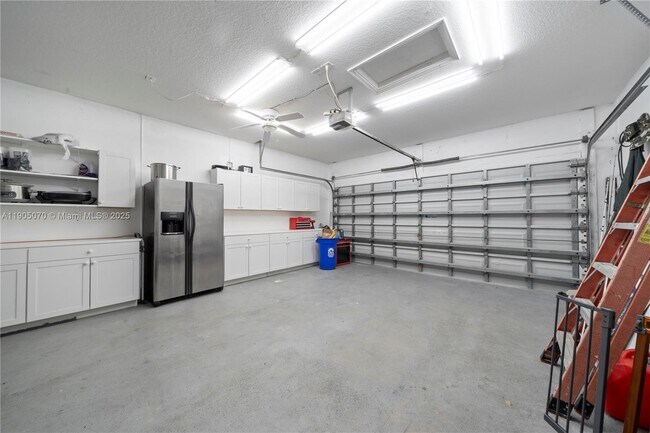 Building Photo - 17125 35th Pl N