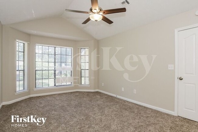Building Photo - 2425 Stonebridge Ln
