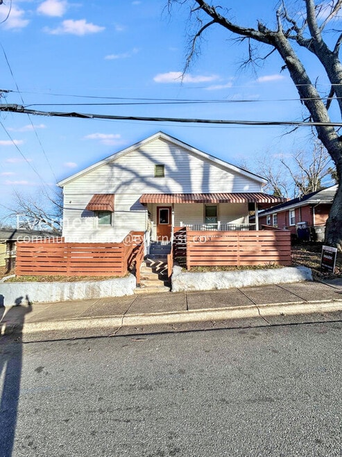 Building Photo - 613 N Jackson Ave