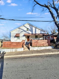 Building Photo - 613 N Jackson Ave