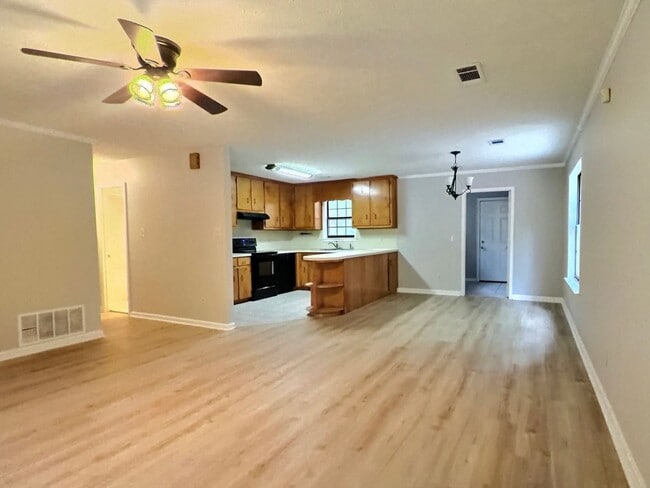 Building Photo - Updated 3 bedroom, 2 full bath in Prattville!