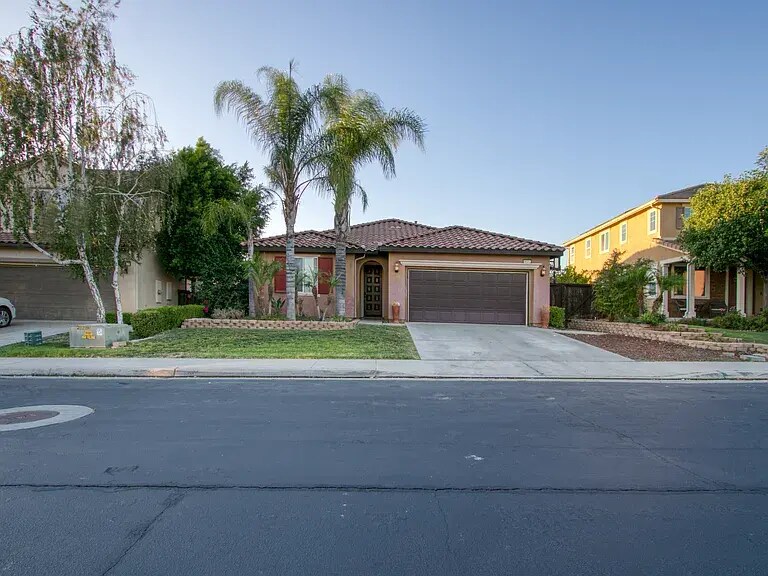 Building Photo - 38152 Mulligan Dr