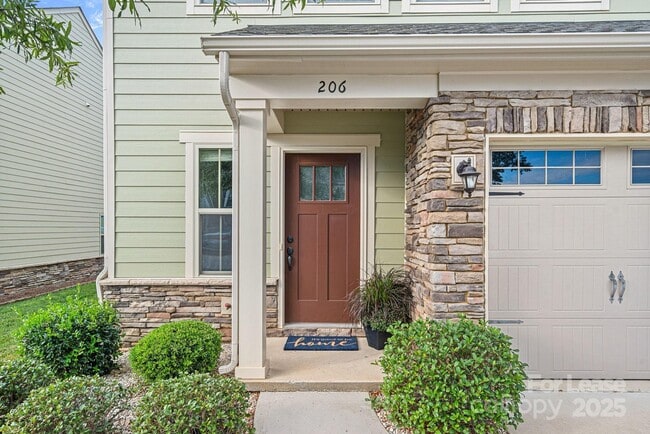 Building Photo - 206 Scenic View Ln