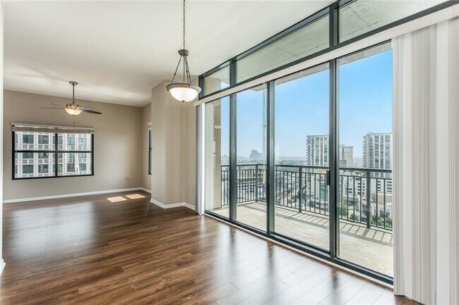 Building Photo - 3040 Peachtree Rd NW