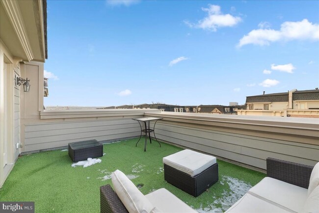 Building Photo - 702 Sentry Square