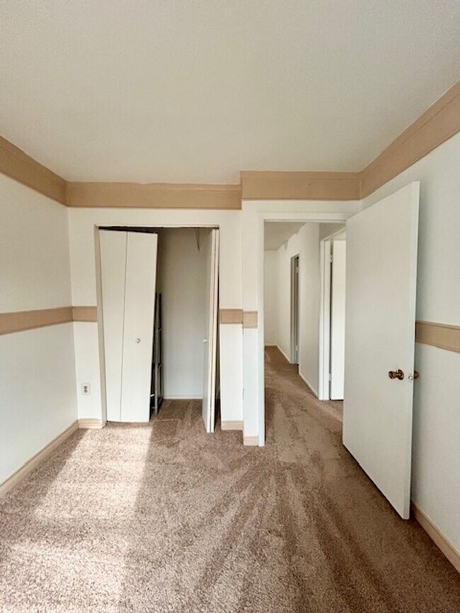 Building Photo - 9 Long Green Ct