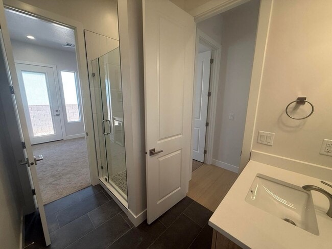 Building Photo - Brand New 4 Bedroom Home!!
