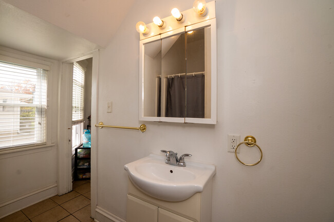 bathroom2 - 803 W 20th St