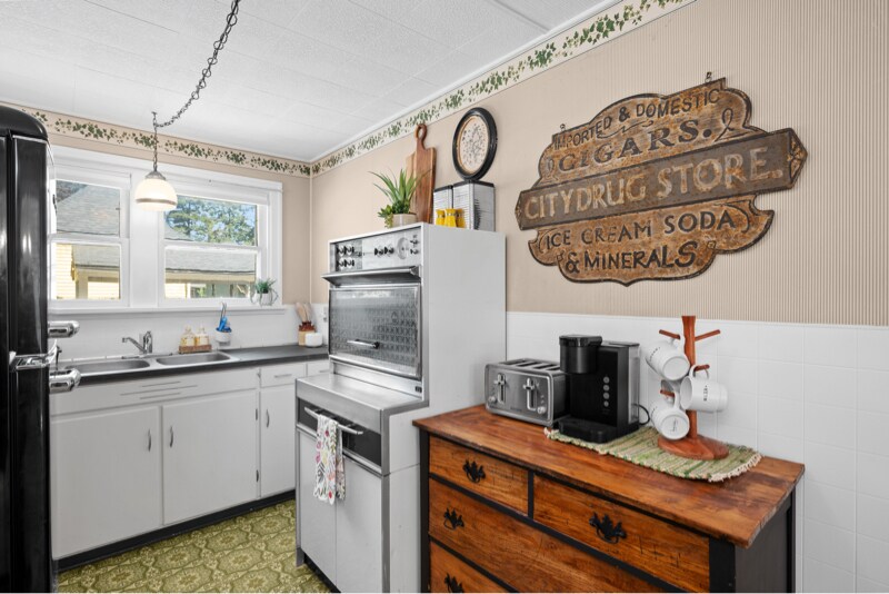 Building Photo - 208 N 8th St