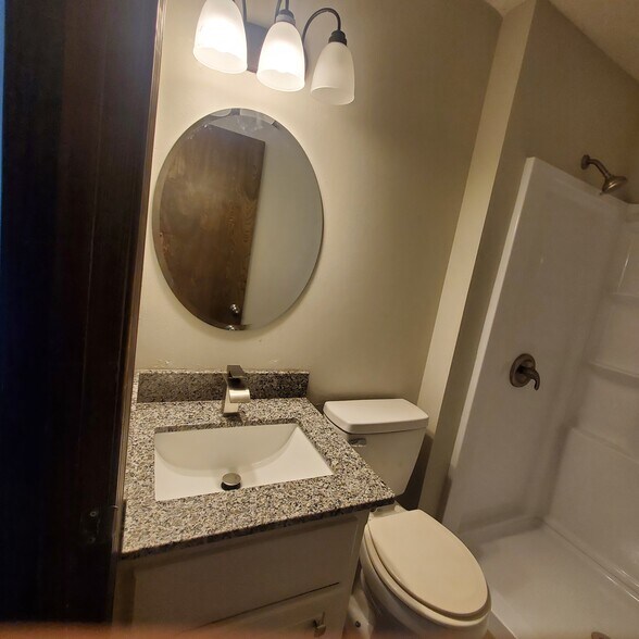 Primary Bath - 2016 W Jefferson St