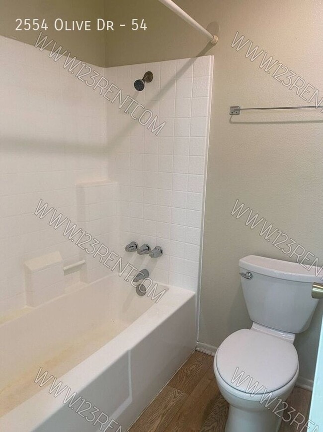 Building Photo - 2554 Olive Dr