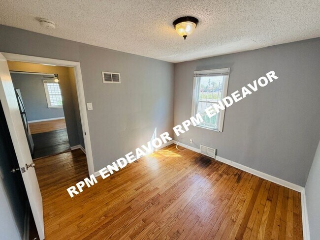 Building Photo - Large 4-Bedroom 2bath Home. Move in Ready! Section 8 Accepted!