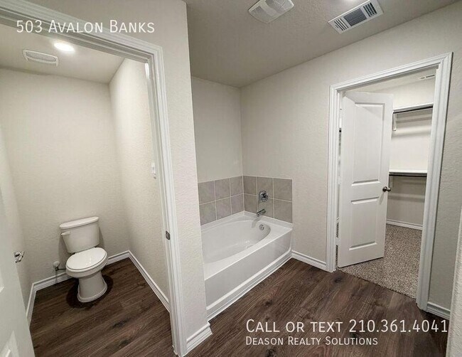 Building Photo - 503 Avalon