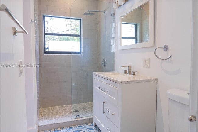 Building Photo - 5938 NE 5th Ave