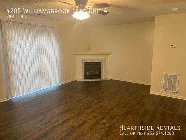 Building Photo - "Charming 3-Bed Townhouse Retreat with 2.5...