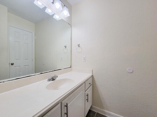 Building Photo - 12835 Regal Oaks Bend Ln
