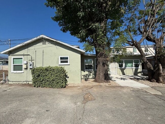 Building Photo - 634-638 E Lemon Ave