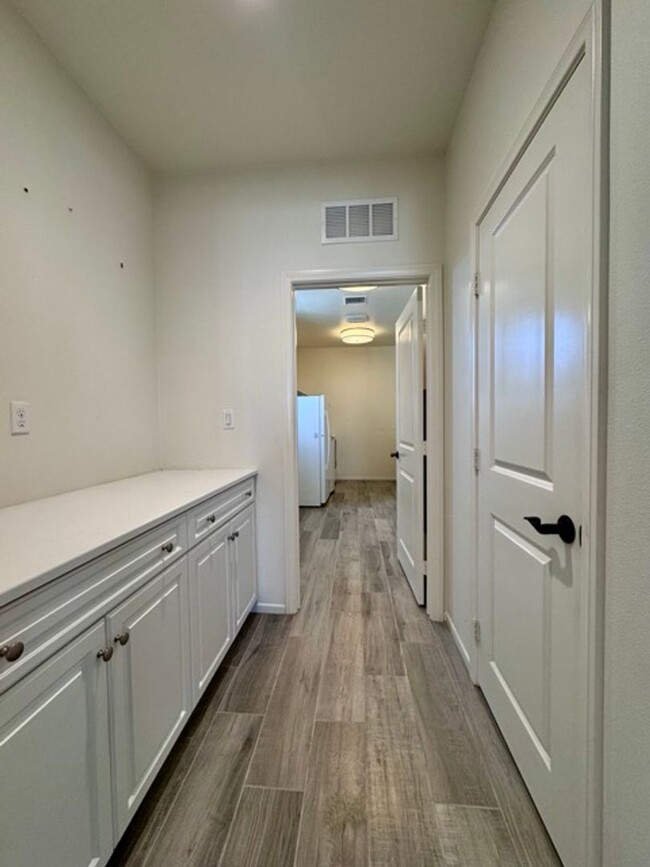 Building Photo - 4 bedroom single story Spencers Crossing h...
