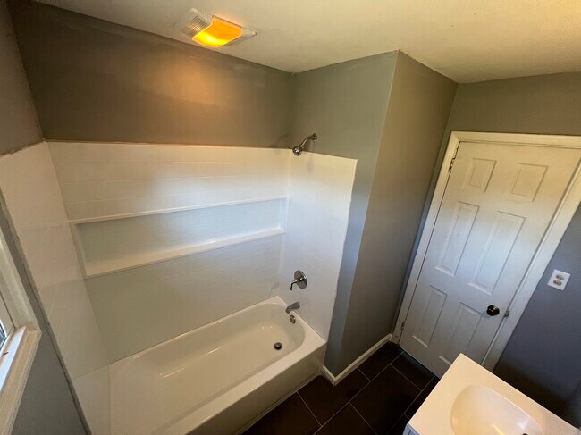 Building Photo - 514 Merritt Dr