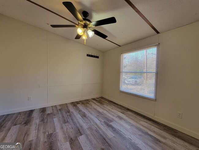 Building Photo - 279 Crooked Creek Village