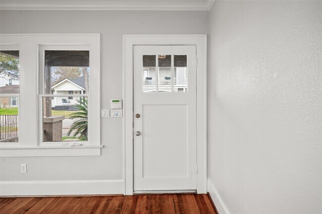 Building Photo - 334 E 24th St