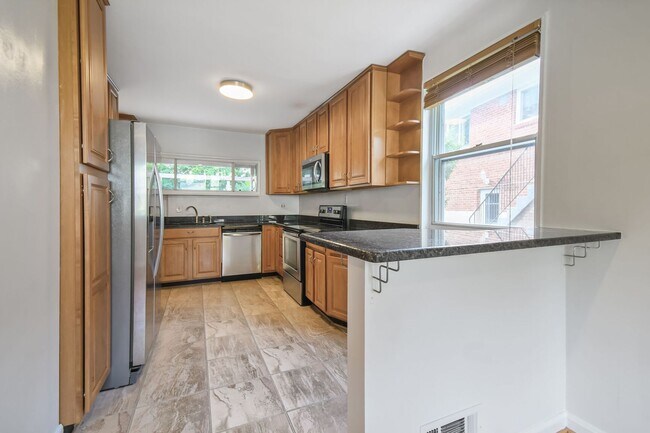 Building Photo - Charming Rambler - Close to Downtown Silve...