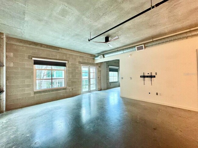 Building Photo - 1212 E Whiting St