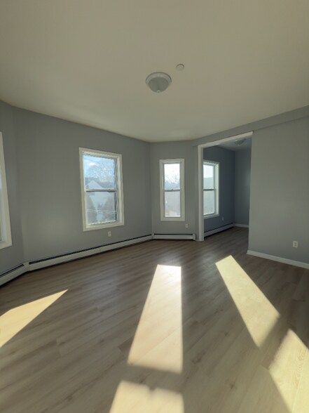 Building Photo - 187 Smith St