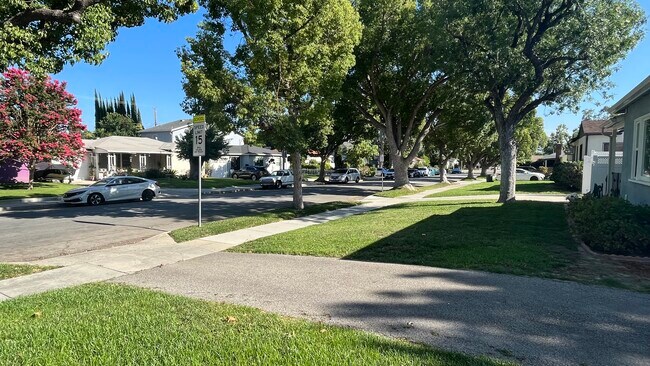 Ontario to Burbank Blvd - 1533 N Ontario St