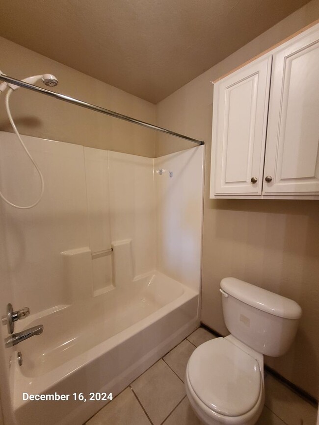 Building Photo - (4) Bed/(2) Bath in Moore Avail NOW! Pets ...