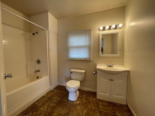 Building Photo - Affordable Efficiency Apt in Avondale