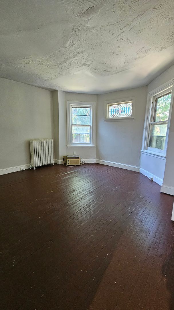 Building Photo - 322 S 43rd St