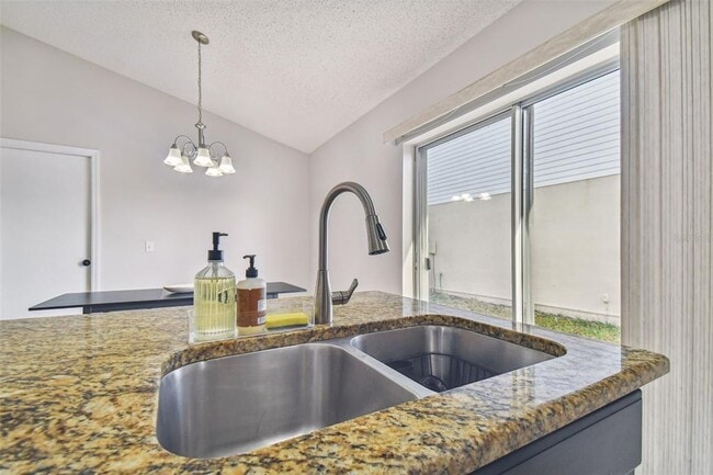 Building Photo - 30626 Birdhouse Dr