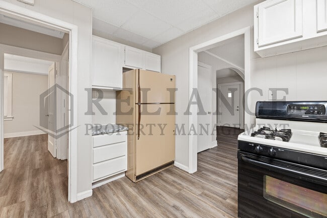 Building Photo - 645 S Poplar St