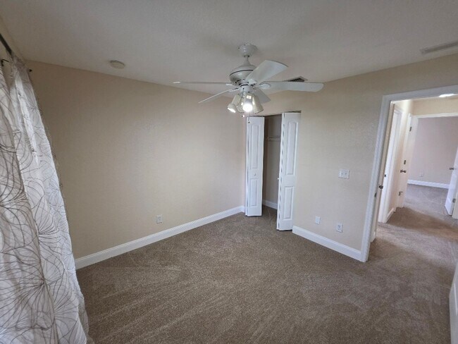 Building Photo - Beautiful 3 Bedroom 2 Bathroom Daytona Beach Home