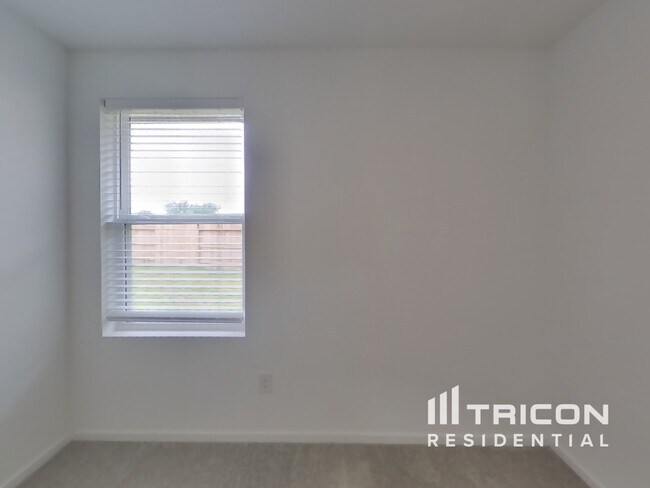 Building Photo - 3013 Dawn Sound Dr