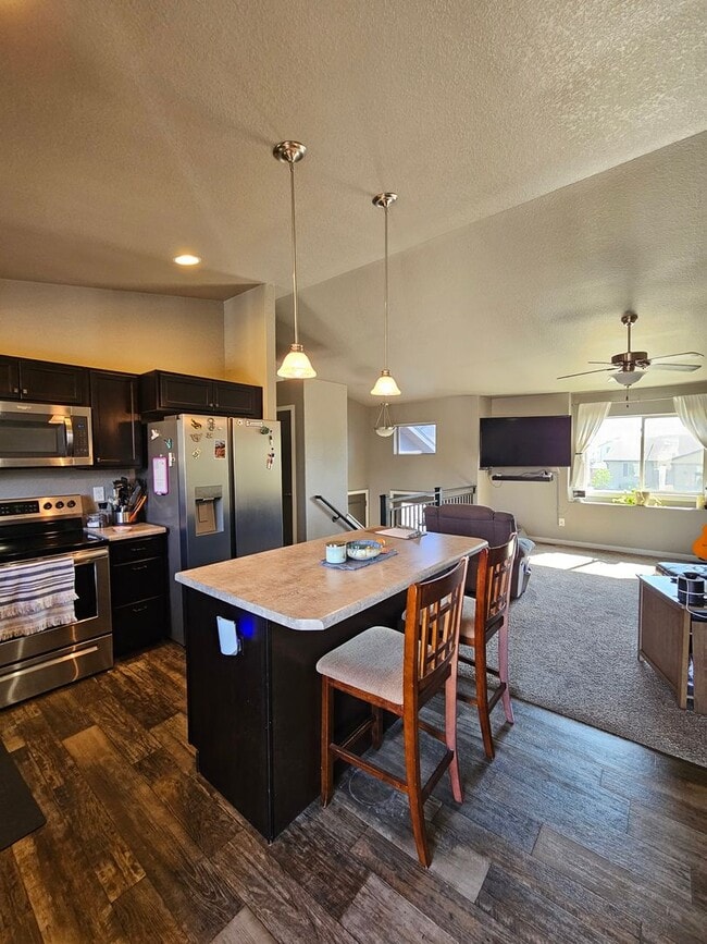 Building Photo - 3 BED | 3 BATH | SPLIT FOYER HOME | GARAGE