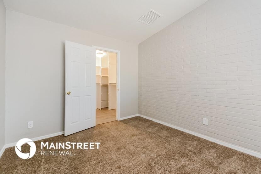 Building Photo - 734 W Holladay Dr