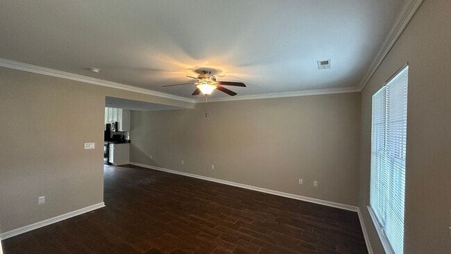 Building Photo - 3 Bedroom Townhouse in Tavern Grove